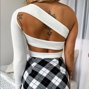 That’s so Fetch Aviva crop top in white.